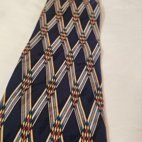 Status Geometric Patterned Navy Silk Tie Has Minor Flaw - Picture 3 of 5